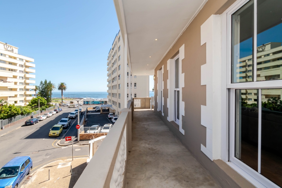 To Let 3 Bedroom Property for Rent in Sea Point Western Cape